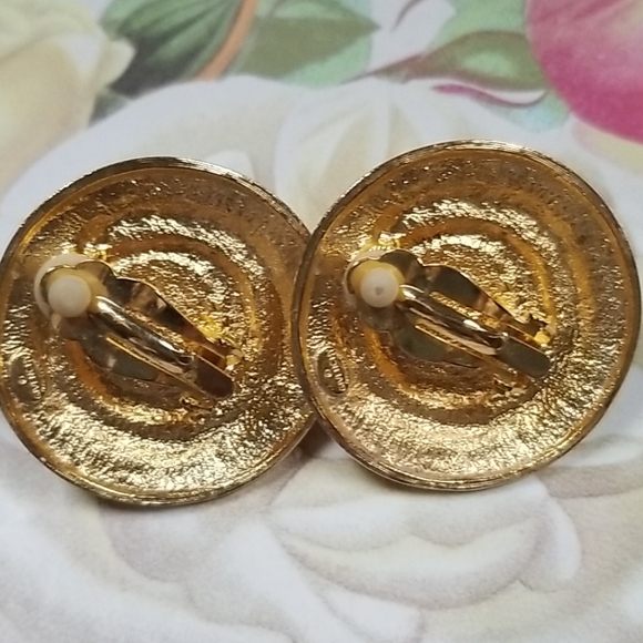 Vintage GIVENCY Large Faux Pearl Goldtone Clip Earrings RARE - Picture 5 of 10